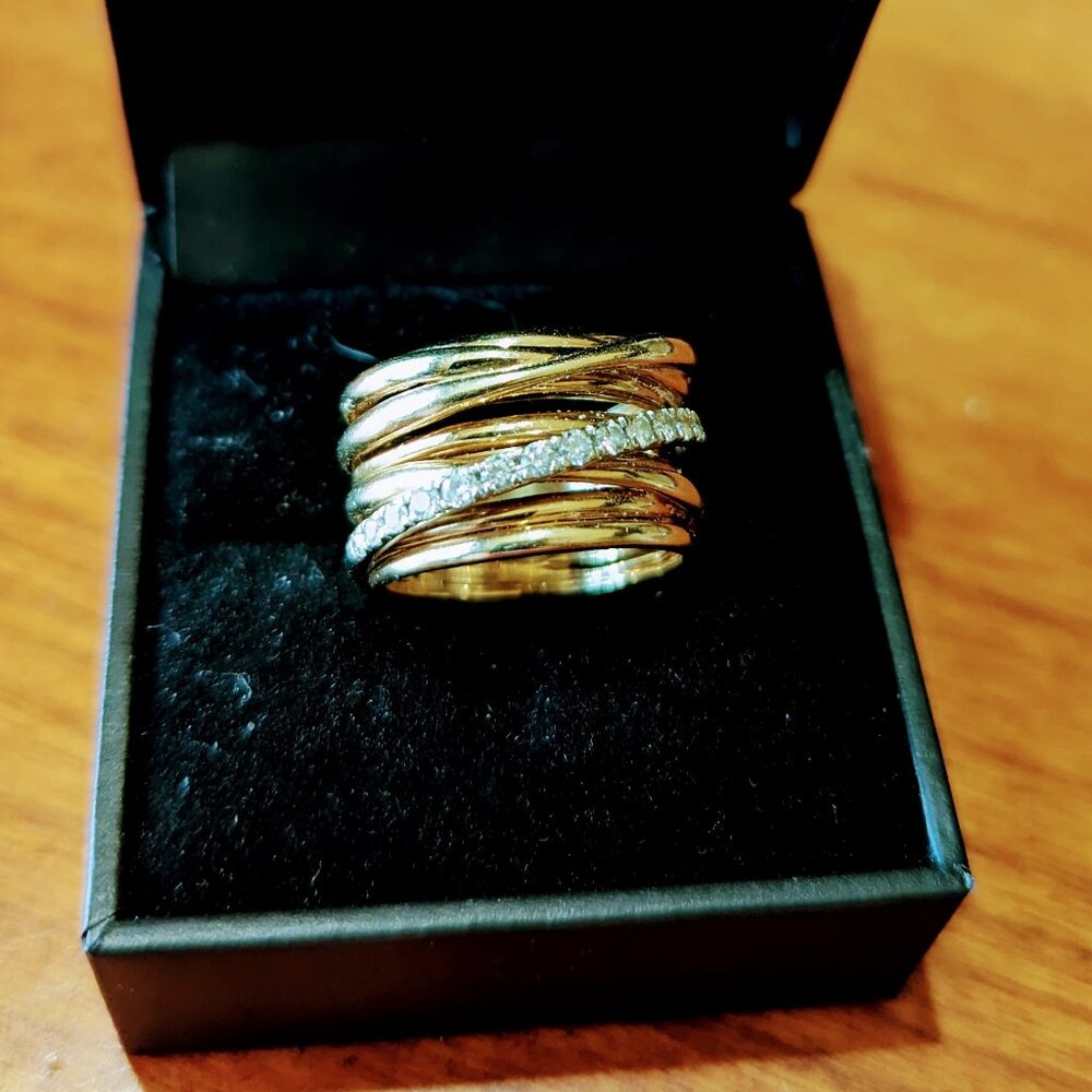 EFFY 14k gold cross over ring with diamonds. Size 7